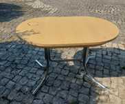Mesa castanha usada