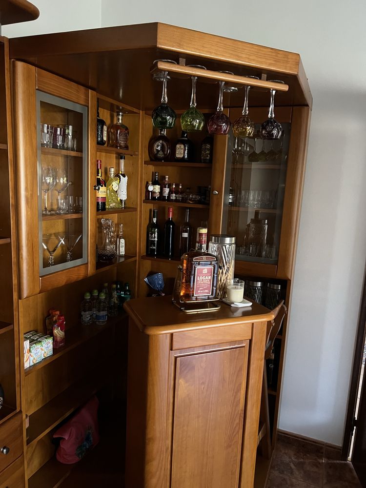 Bar em madeira (novo)