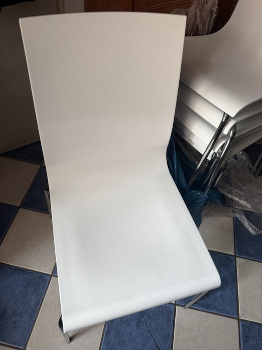 Krzesla biale proste lekko lakierowane 6 sztuk