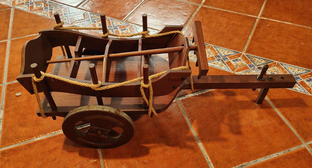 Peças Artesanato em madeira