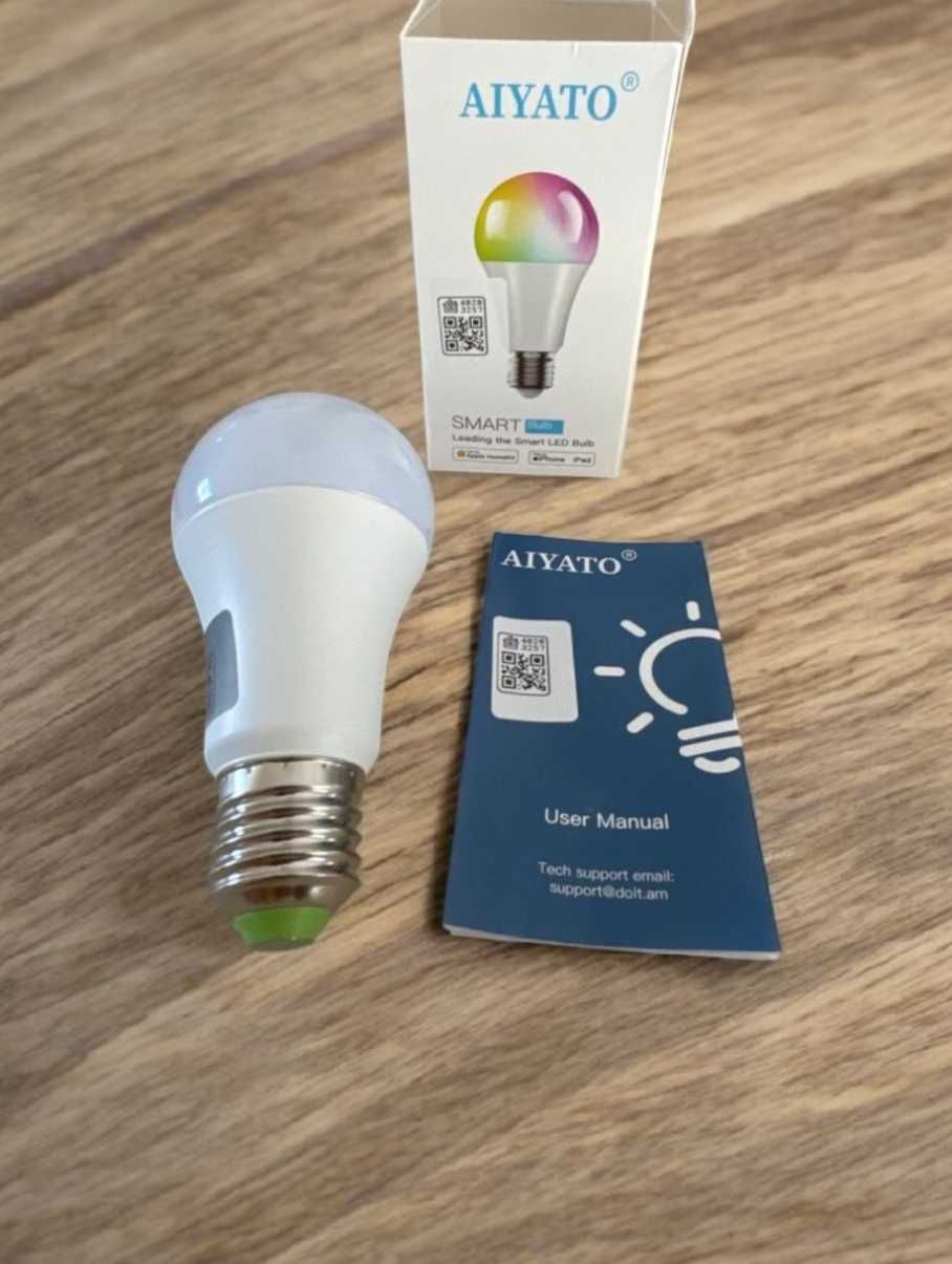 Розумна лампа підключається до смартфона через додаток wifi