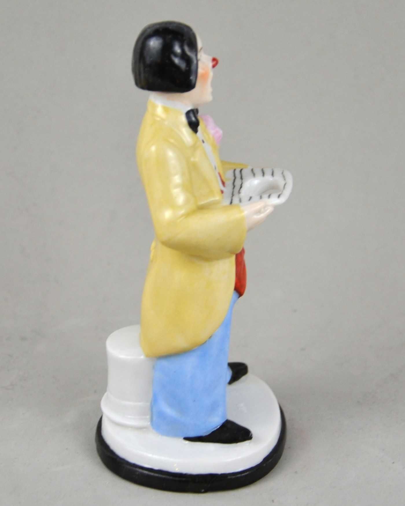 Klaun elegant śpiewa figurka cyrkowej do kolekcji wys.14cm