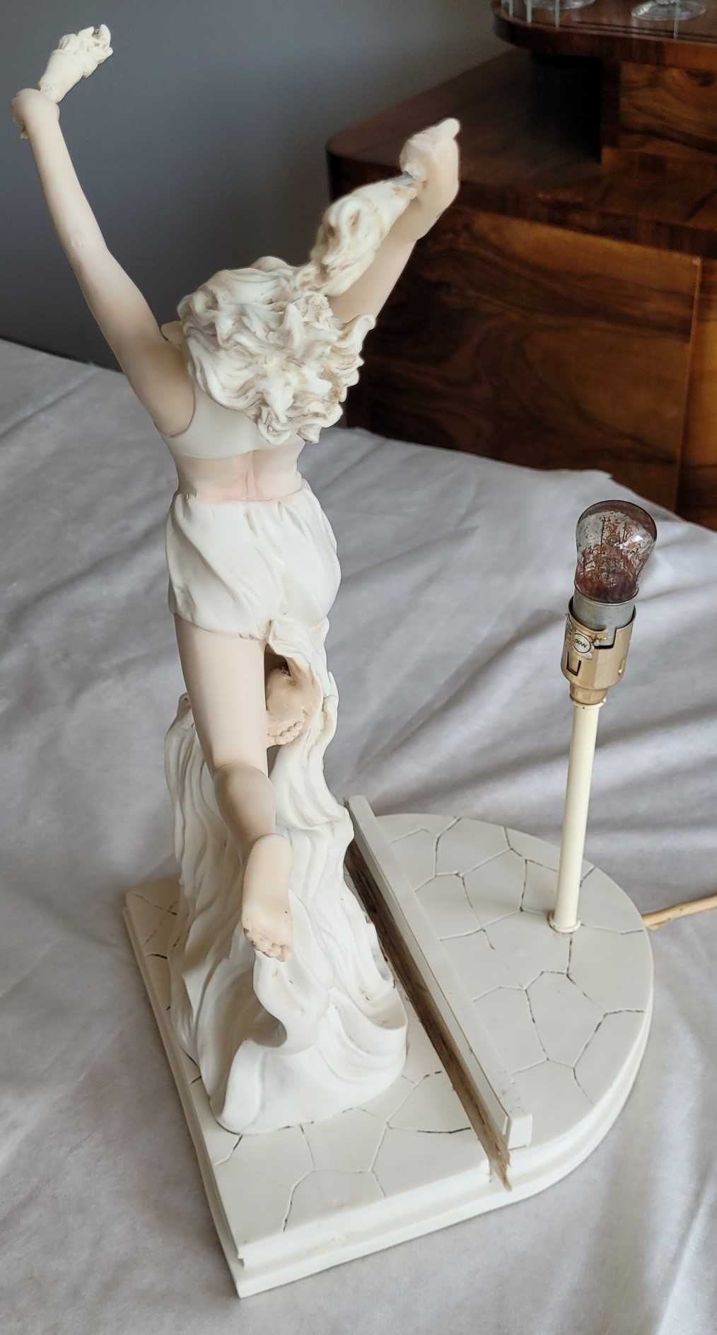 Figuralna lampa Art Déco Kobieta z pochodniami szkło pawie pióra