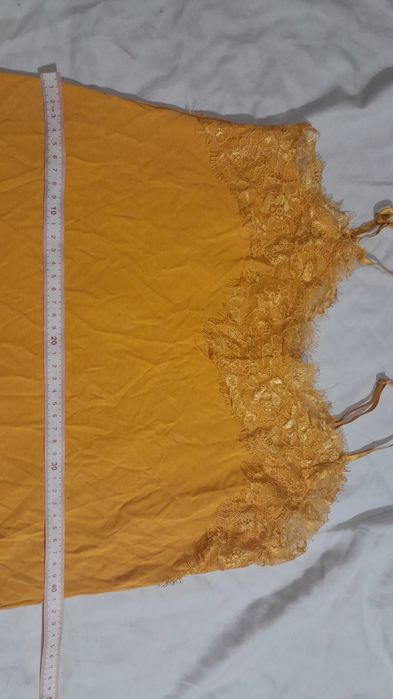 Top Bluzka żółta z koronką na ramiączkach