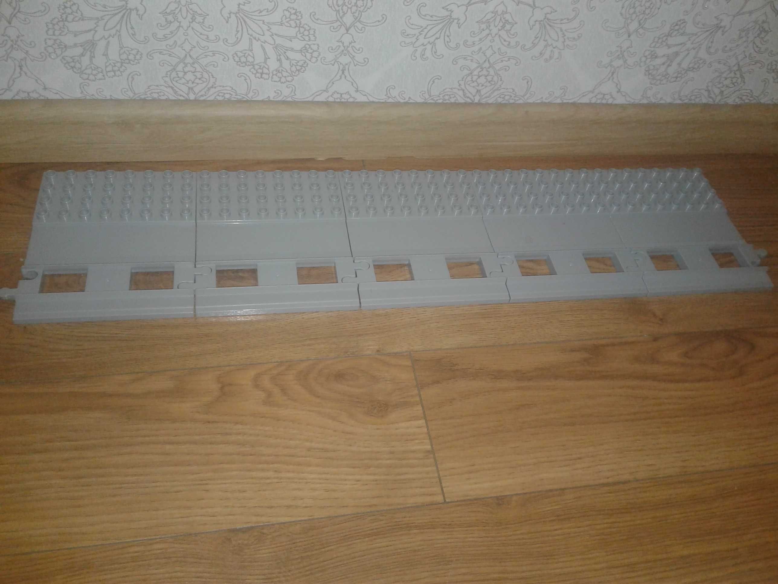 Перон ( зупинка ) для потягів та рейок  lego duplo