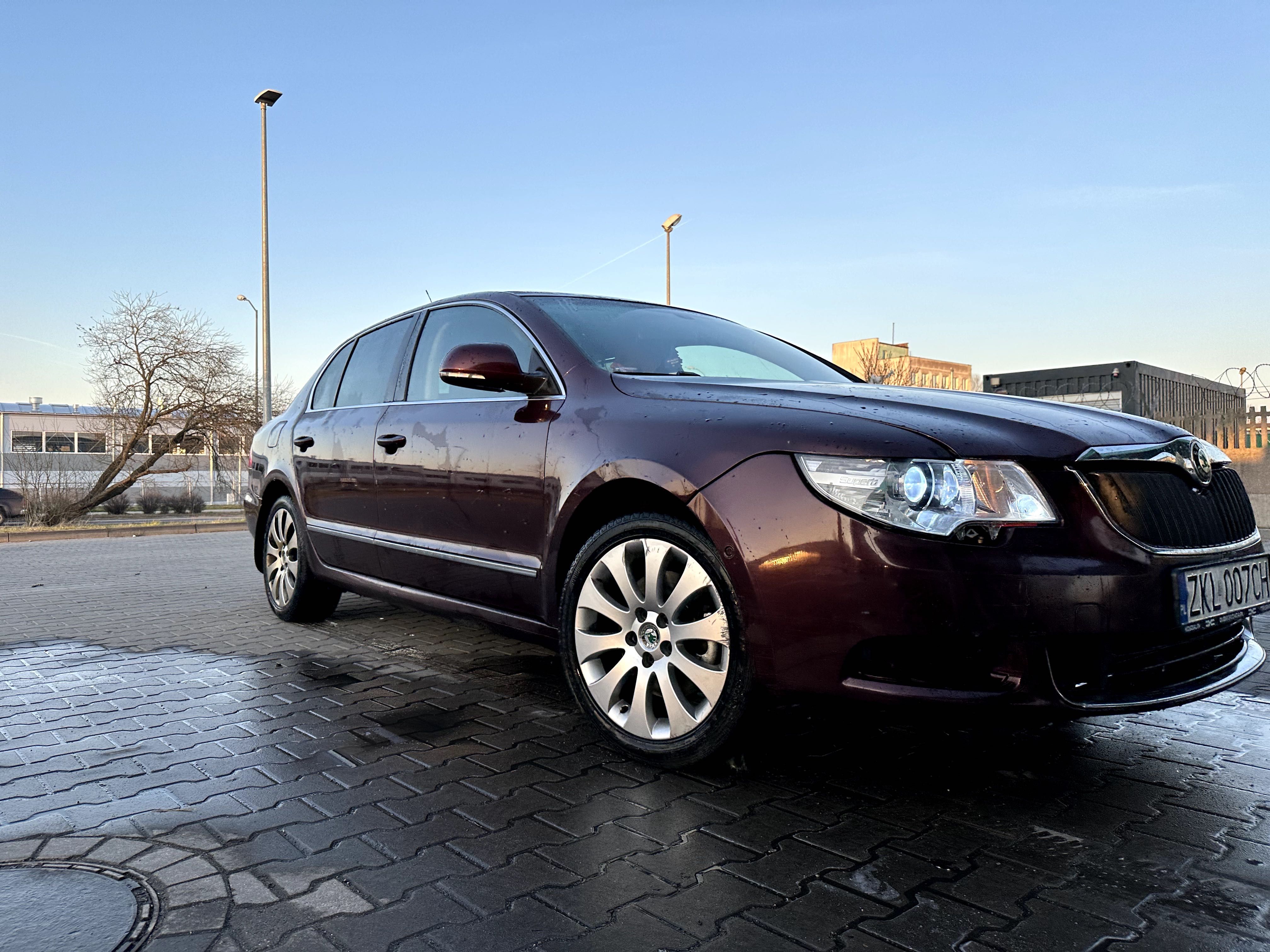 Skoda SuperB 2009 DSG Uszkodzona