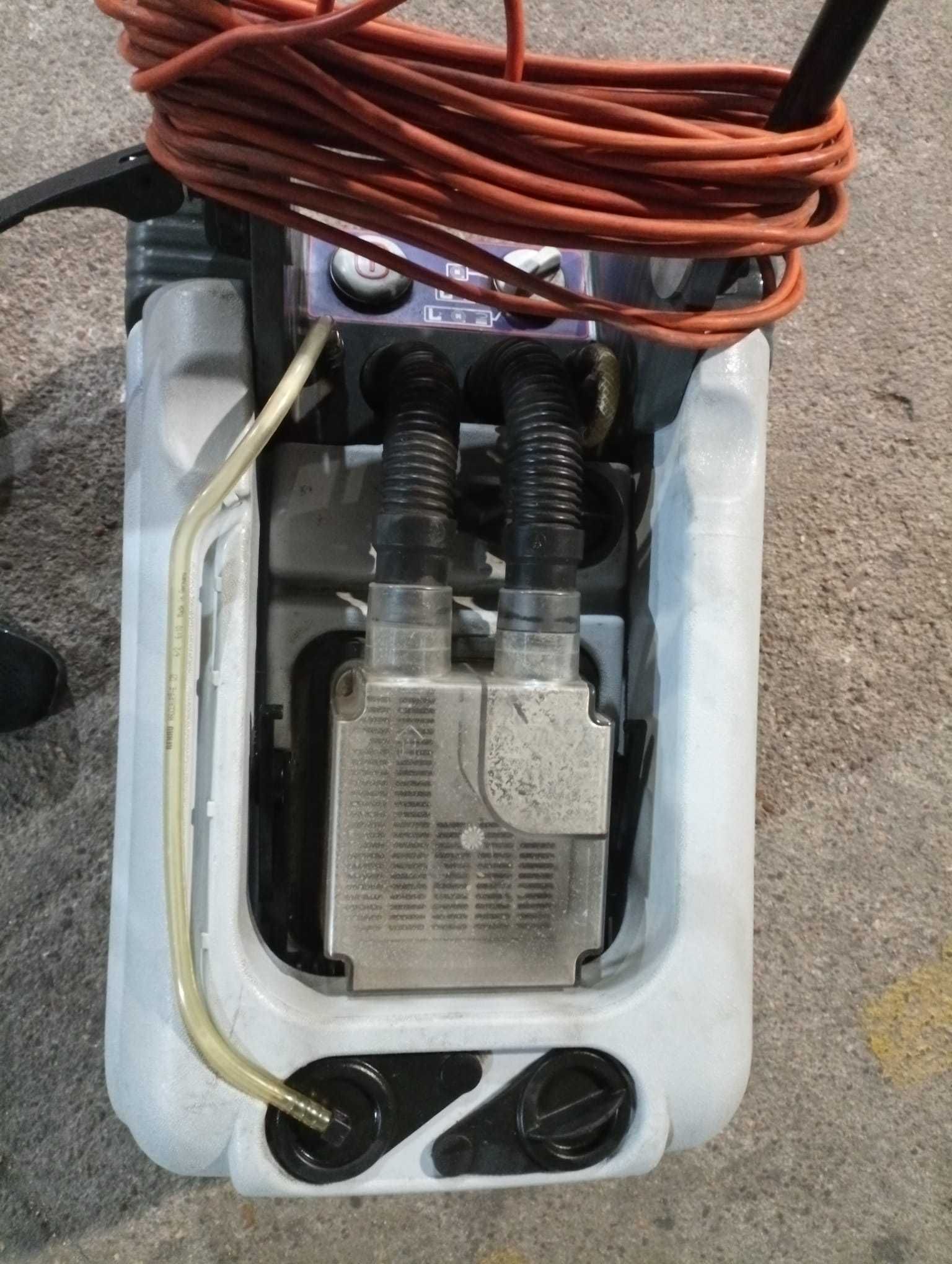 Maquina de Aspirar e Lavar Nilfisk CA331