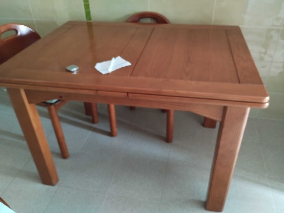 Mesa  em Pinho Mel