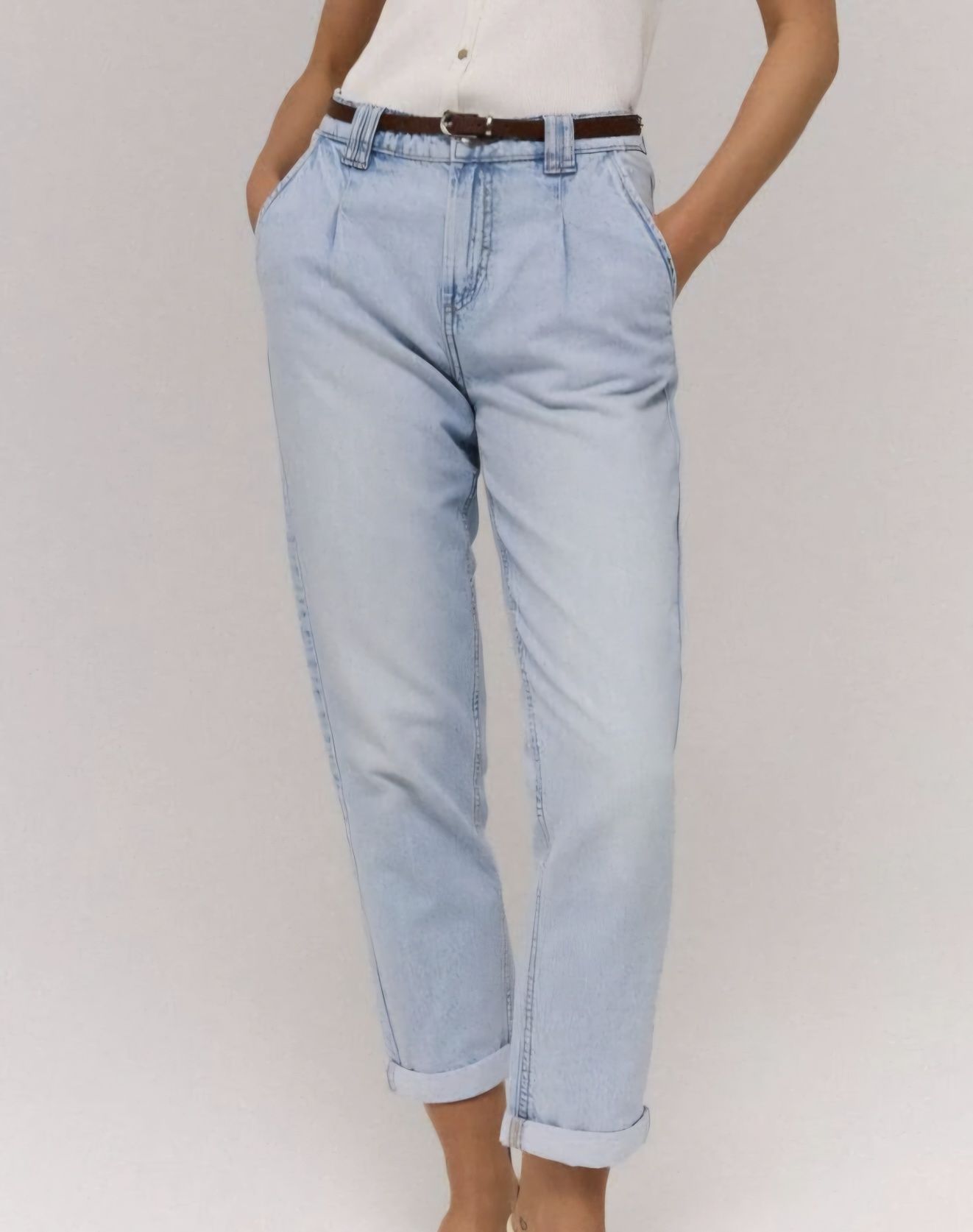 Jeansowa spodnie chinos regular z paskiem