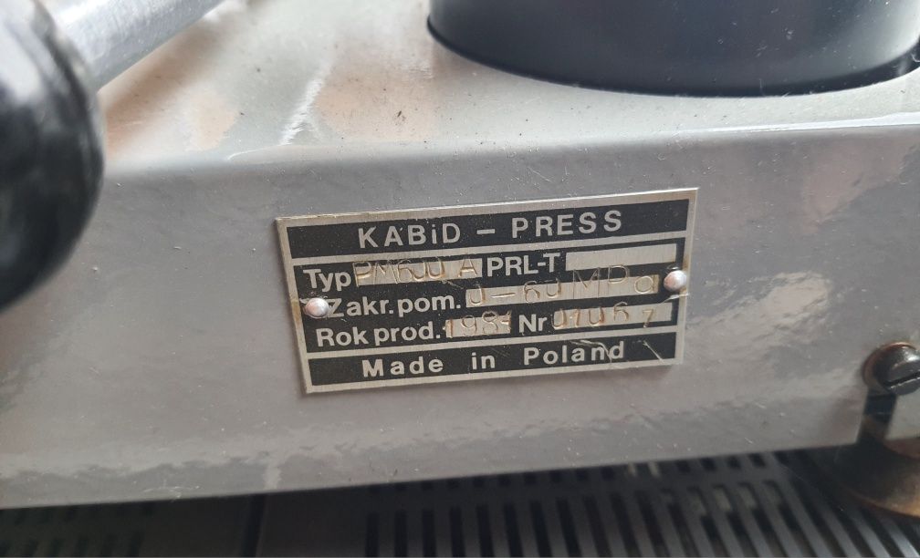 Prasa manometryczna  do kalibracji manometrów