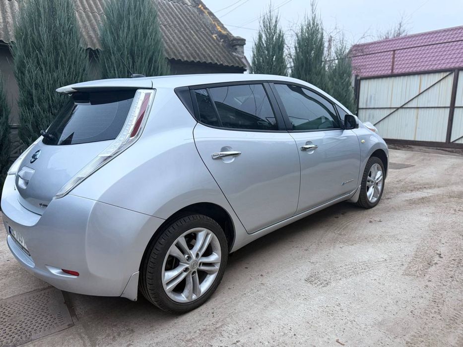 Продам nissan leaf