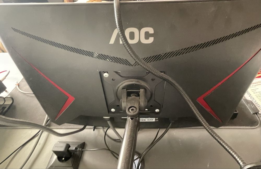 Monitor AOC C24G2U Curved