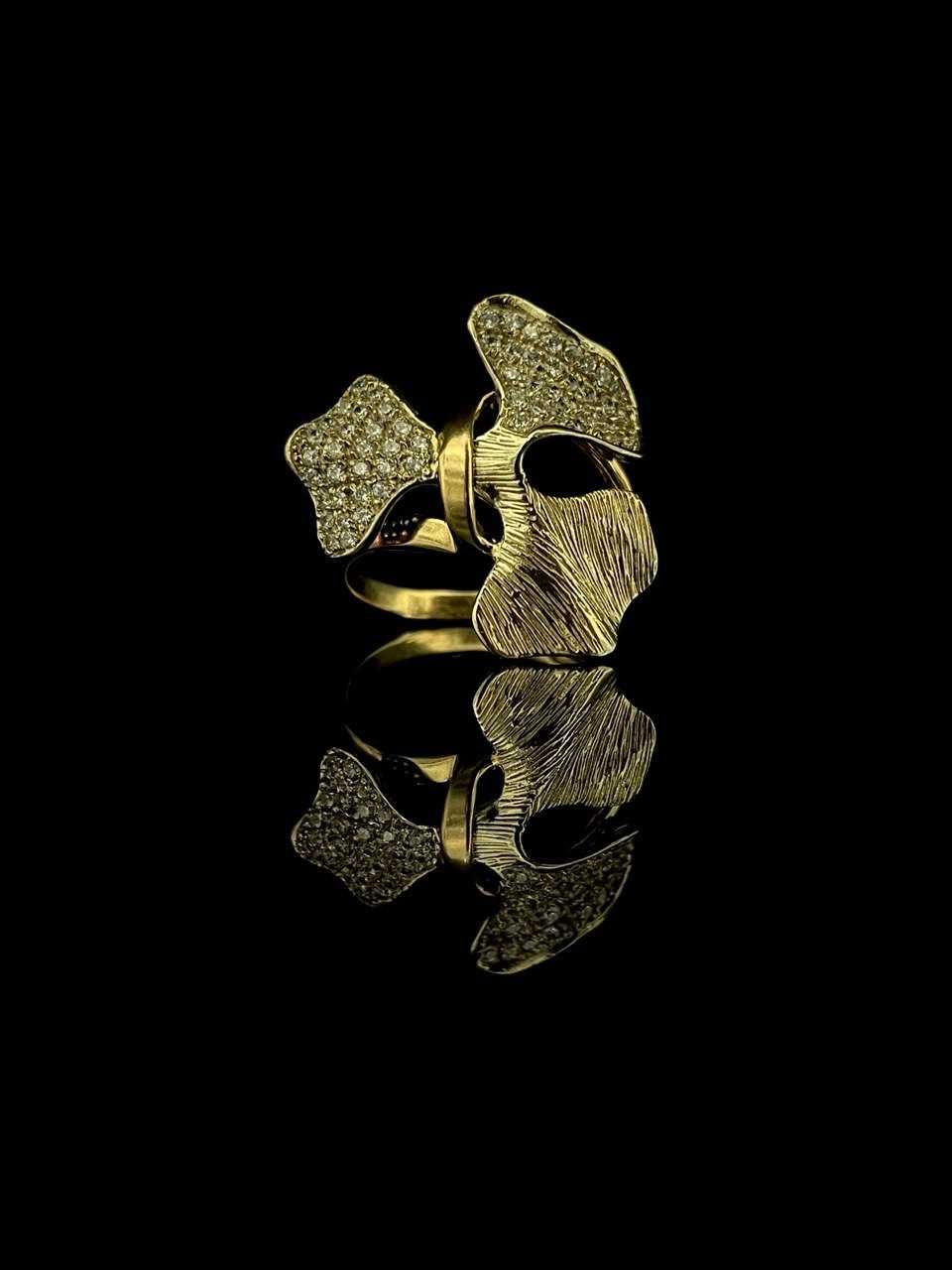 Золота каблучка в формі квітки/Золотое кольцо в форме цветка
