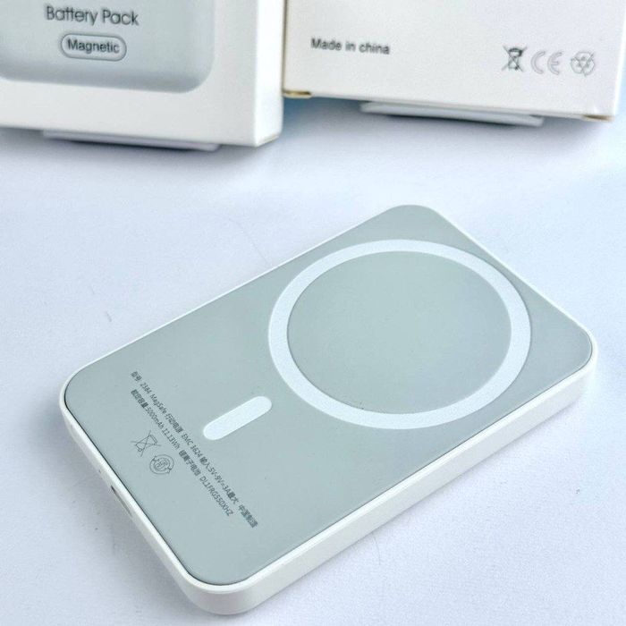 Повербанк от Apple