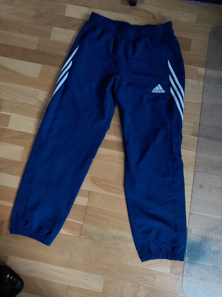 Niebieskie spodnie dresowe vintage adidas