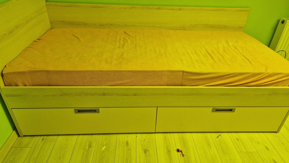 Łóżko rozm. 180 na 80  wraz z zabezpieczeniem z 2 szufladam