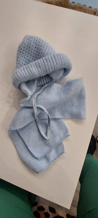 Czapka zimowa z szalikiem dla niemowlaka 0-6 miesięcy