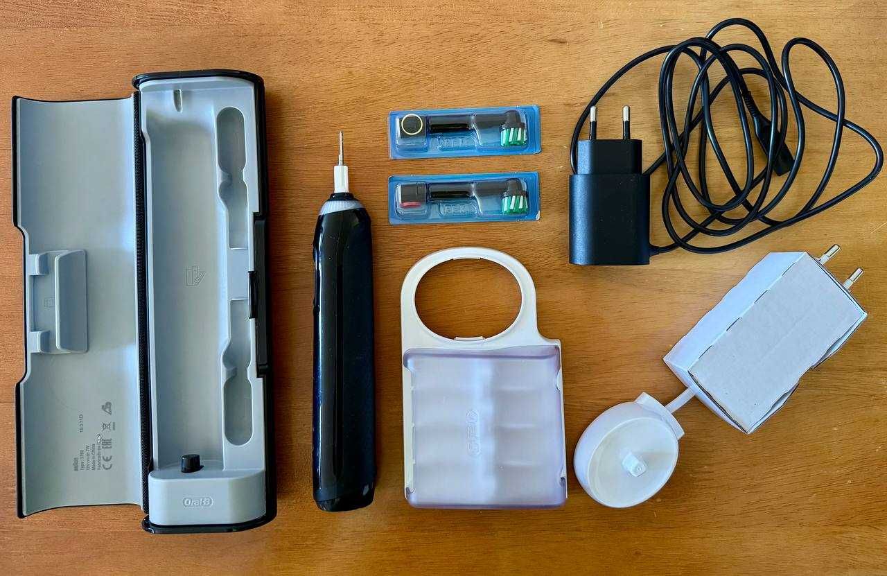 Elektryczna szczoteczka do zębów Oral-B + 2 końcówki + etui podróżne