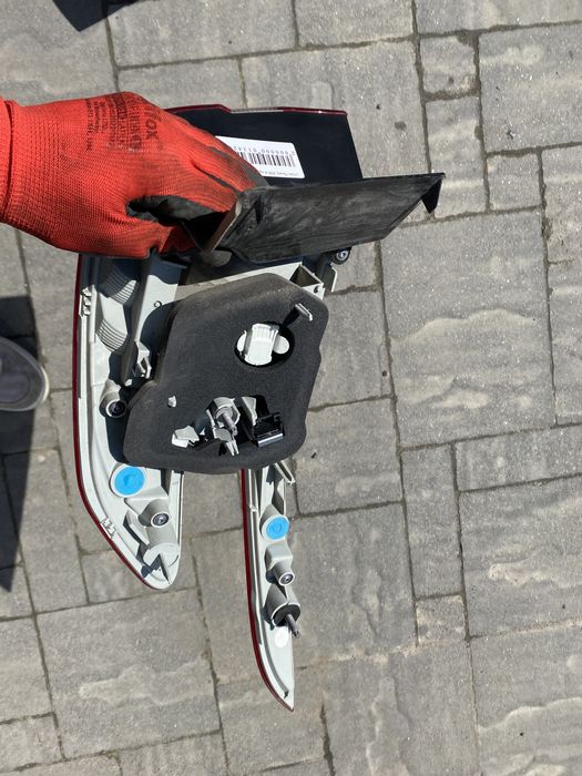 Задній фонар в кузов Пежо 308 т9 універсал(2014-2021)