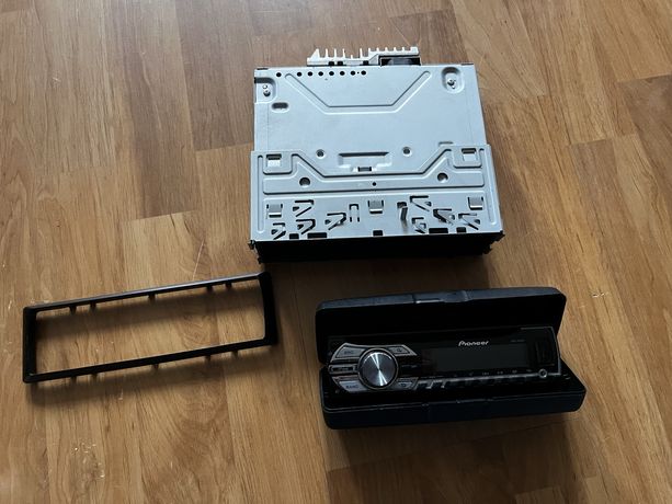 Radioodtwarzacz samochodowy Pioneer DEH-2500UI
