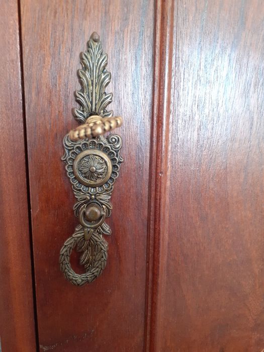 Roupeiro com 18 compartimentos, todos com fechadura