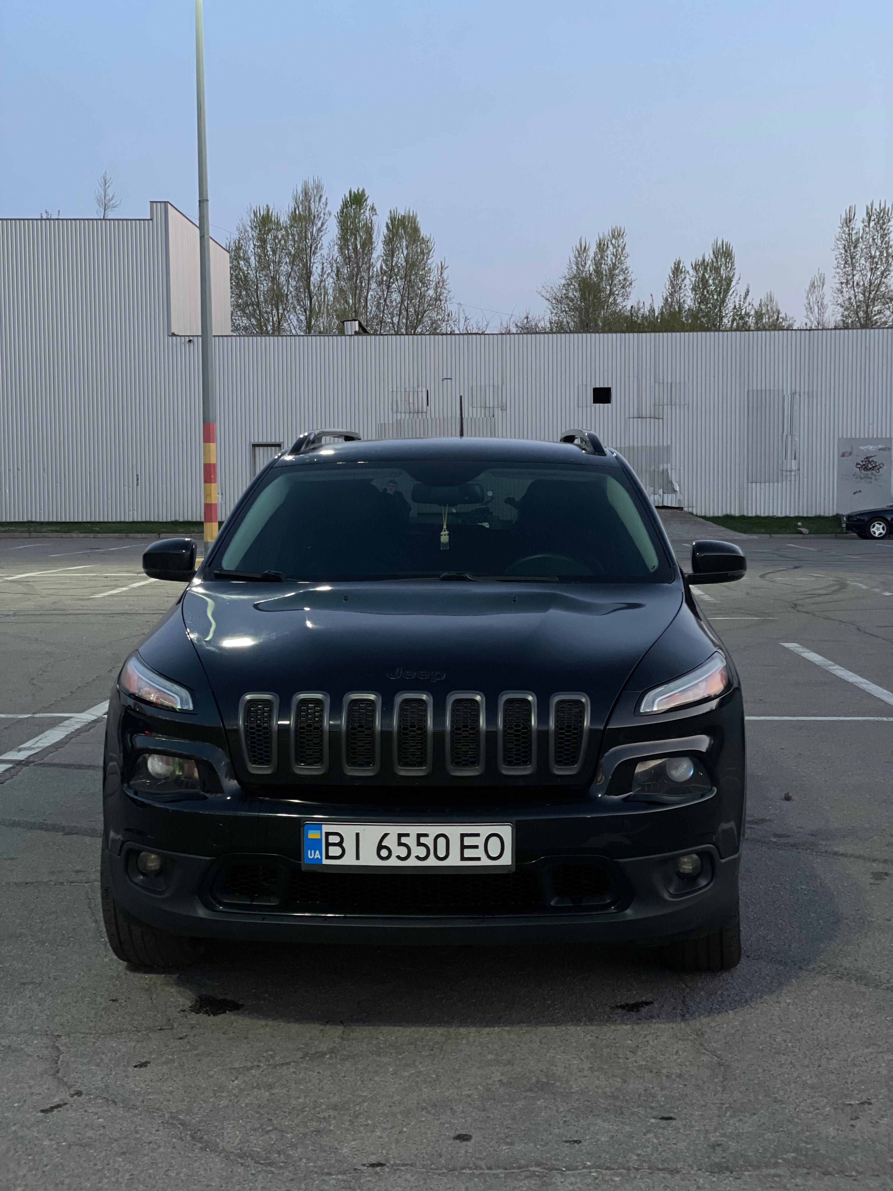 Продам Jeep Cherokee повна комплектація