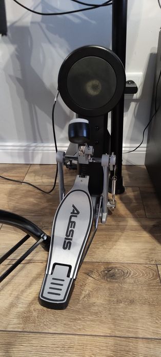 Perkusja elektroniczna Alesis nitro mech kit