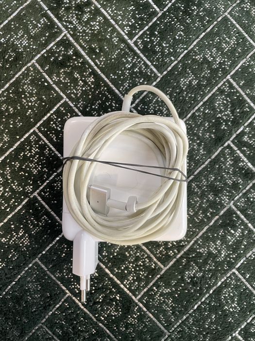 Продам зарядний пристрій на Macbook  Magsafe 2.85 w