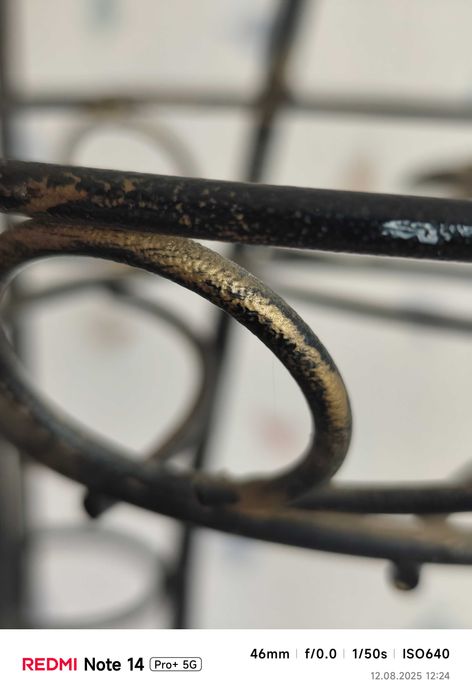 Кованная подставка для цветов и вазоны