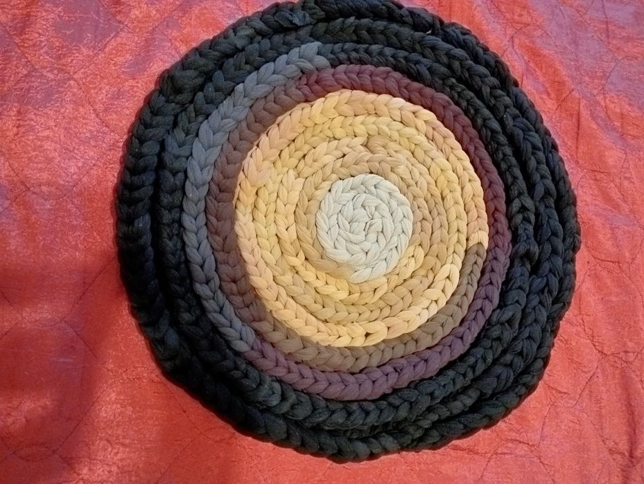 Коврик из капроновых колгот