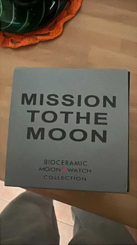 Moon Biocéramique SO33M100 – Omega x Swatch Limitowany Model