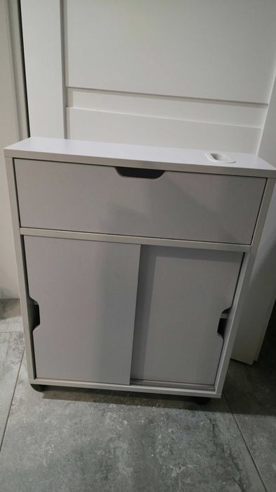 Biała szafka łazienka