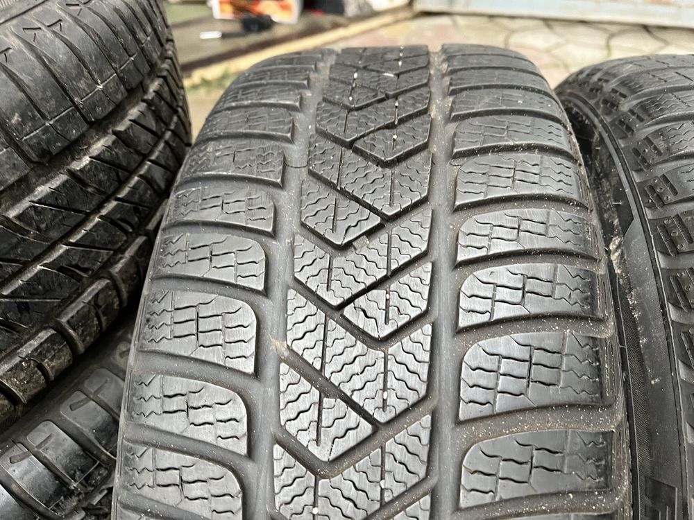 Резина комплект зима 225/40 R 18 Pirelli