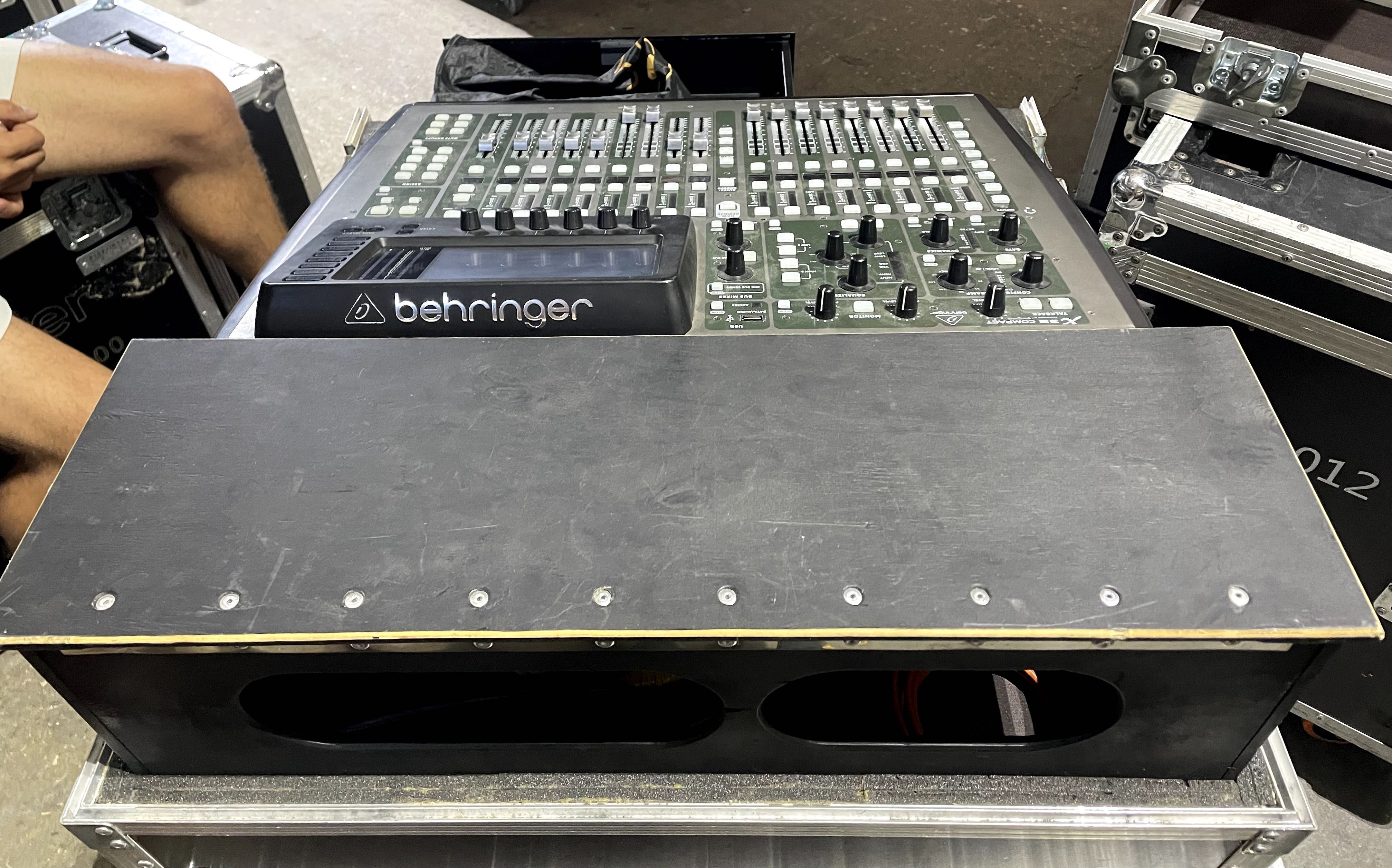 Behringer X32 Compact z kejsem + Stagebox S16