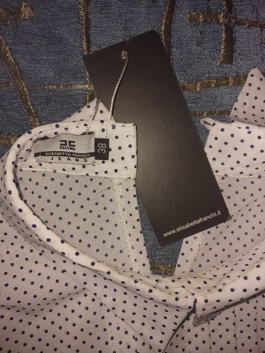 Блузка білого кольору в горошок, дуже красива нова