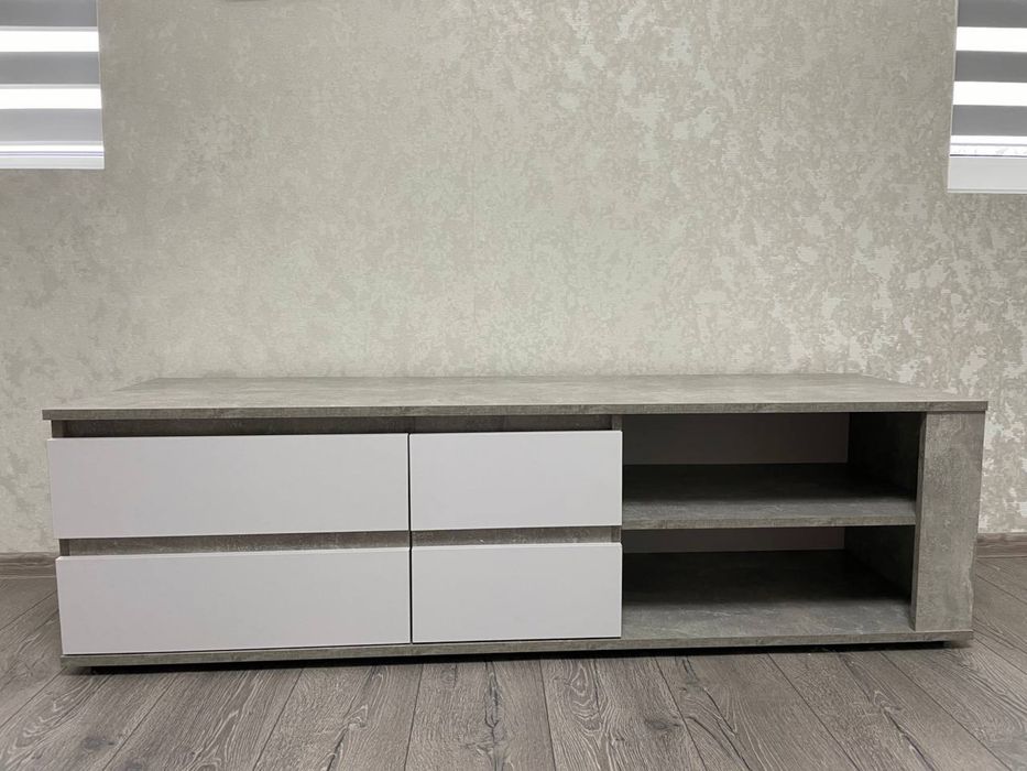 Продається нова сучасна ТВ тумба у вітальню.