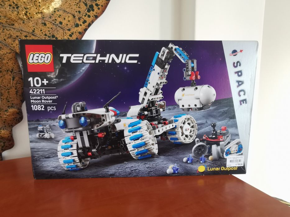 Lego 42211 Lunar outpost moon rover