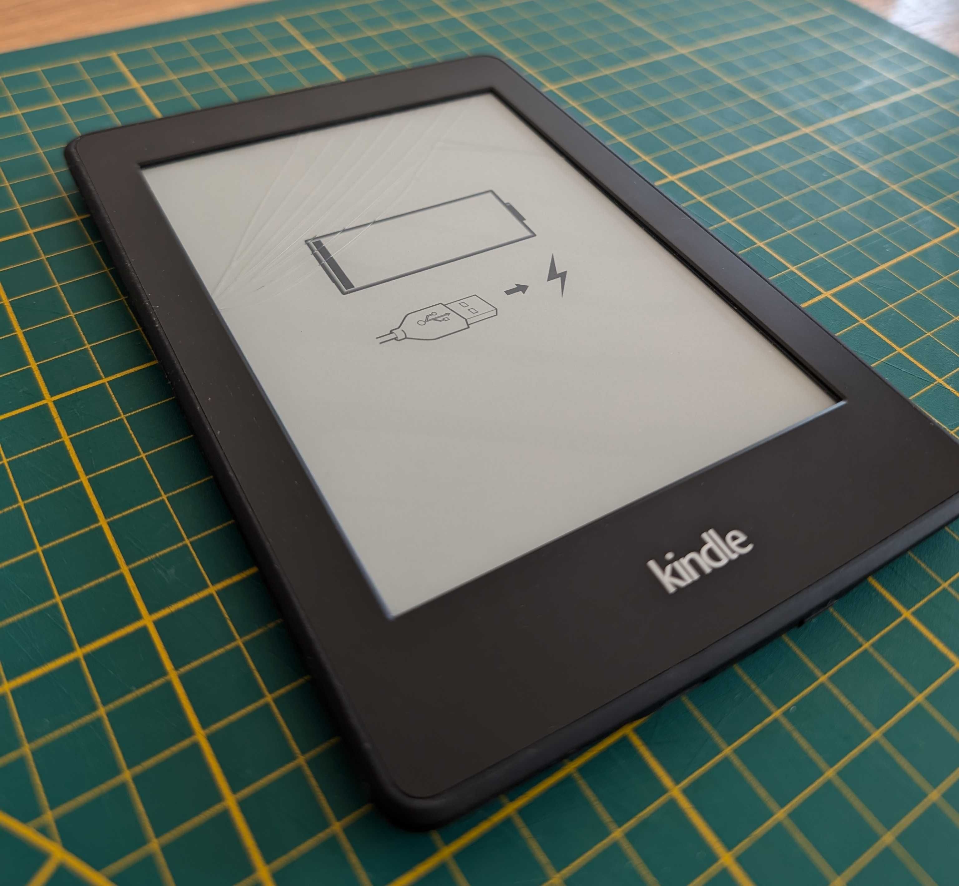 Kindle DP75SDI z pękniętym ekranem