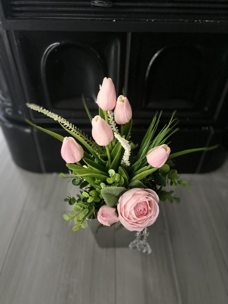Kompozycja kwiatowa wiosna stroik Wielkanoc tulipany silikonowe