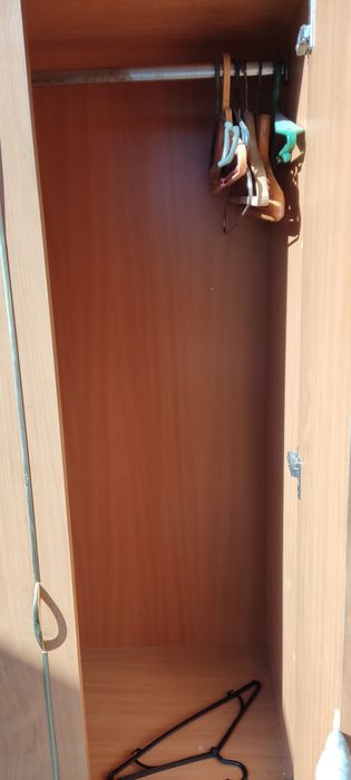 Шкаф якісний в гарному стані