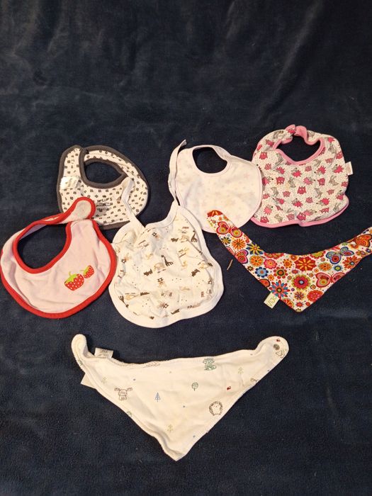 Шапочки,слюнявчки, колготки від 6 місяців до 18.