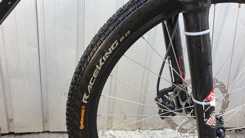 Двопідвіс, обладнання Shimano SLX,  вилка Rock Shox Reba