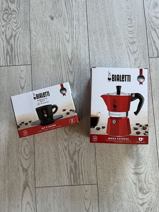 Bialetti kawiarka Moka Express 6tz czerwona plus filiżanki