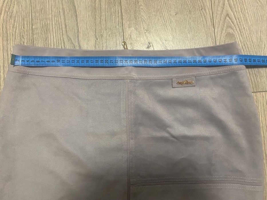 Елегантна жіноча спідниця