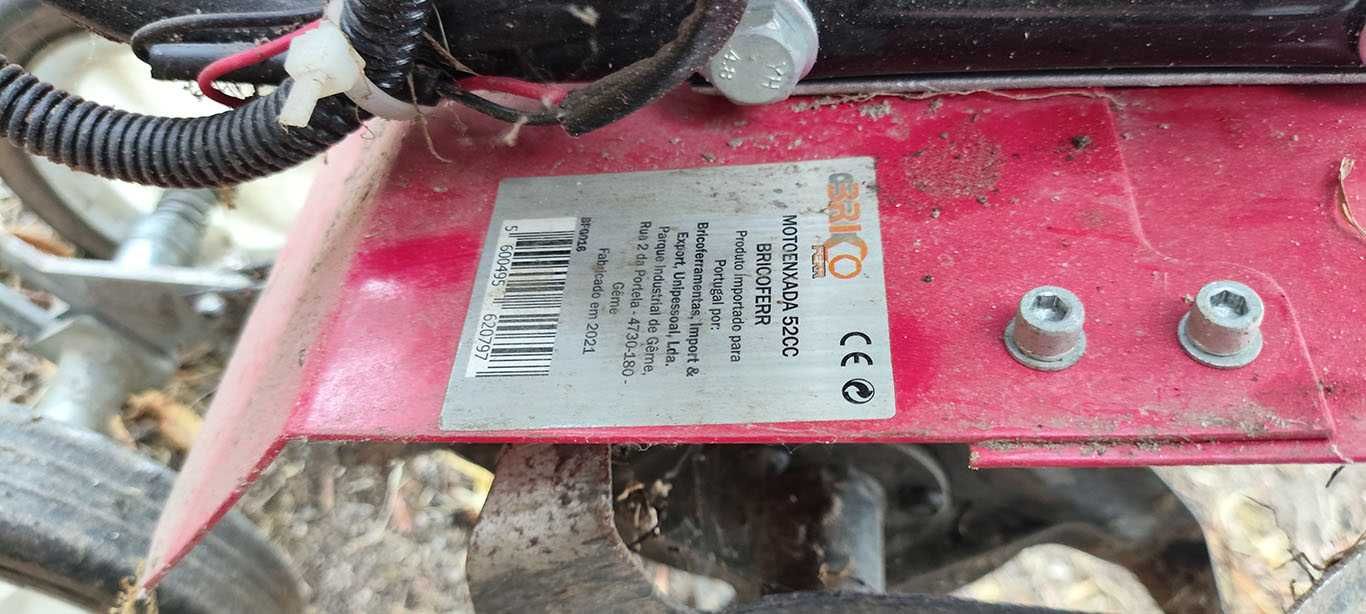 Motoenxada a Gasolina, a trabalhar em Bom Estado.
