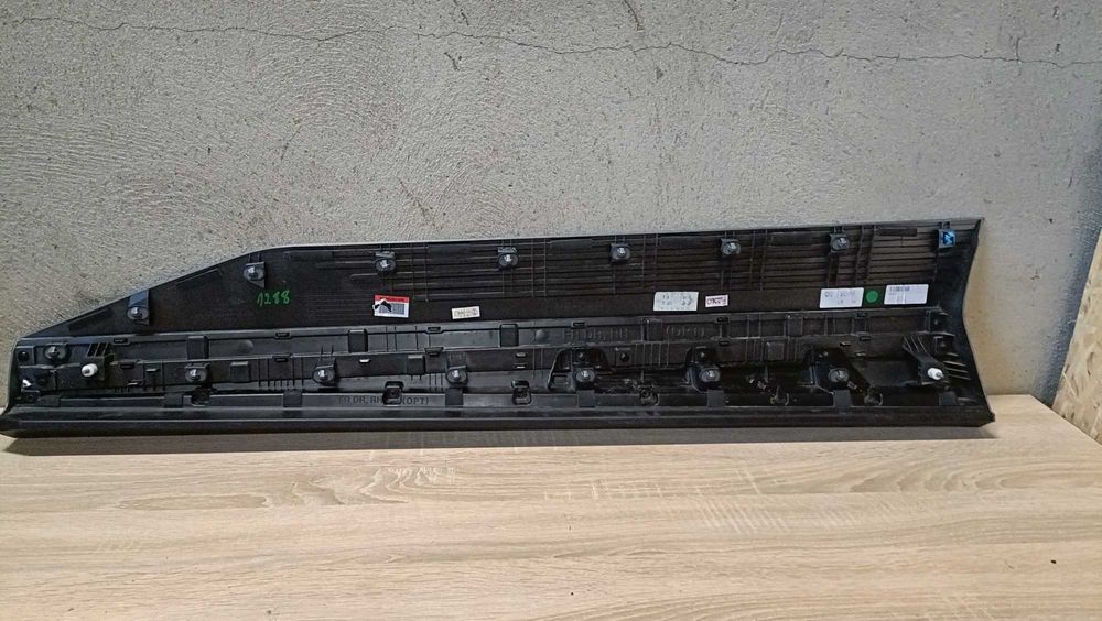 ioniq V 5 Listwa drzwi przód prawa