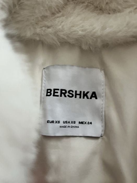Біла шуба bershka