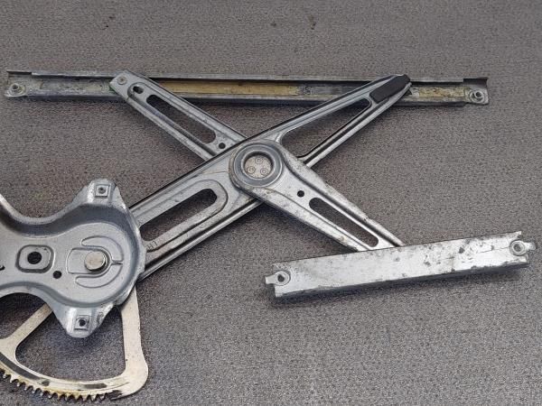 Elevador vidros frente esquerdo TOYOTA Yaris (_P9_)