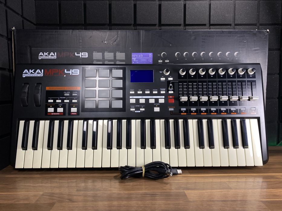 MIDI-контроллер Akai MPK 49