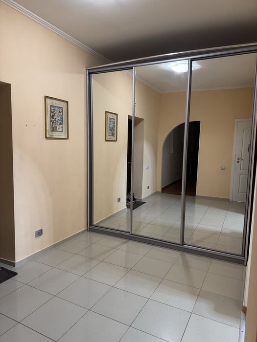 Продам сучасну квартиру Центр